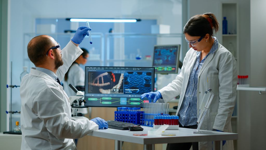 medical-scientist-working-with-dna-scan-image-BHRCSWL (1)-min